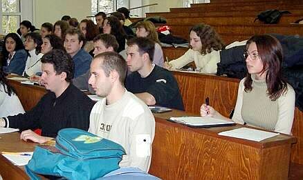 Студенти по време на лекция